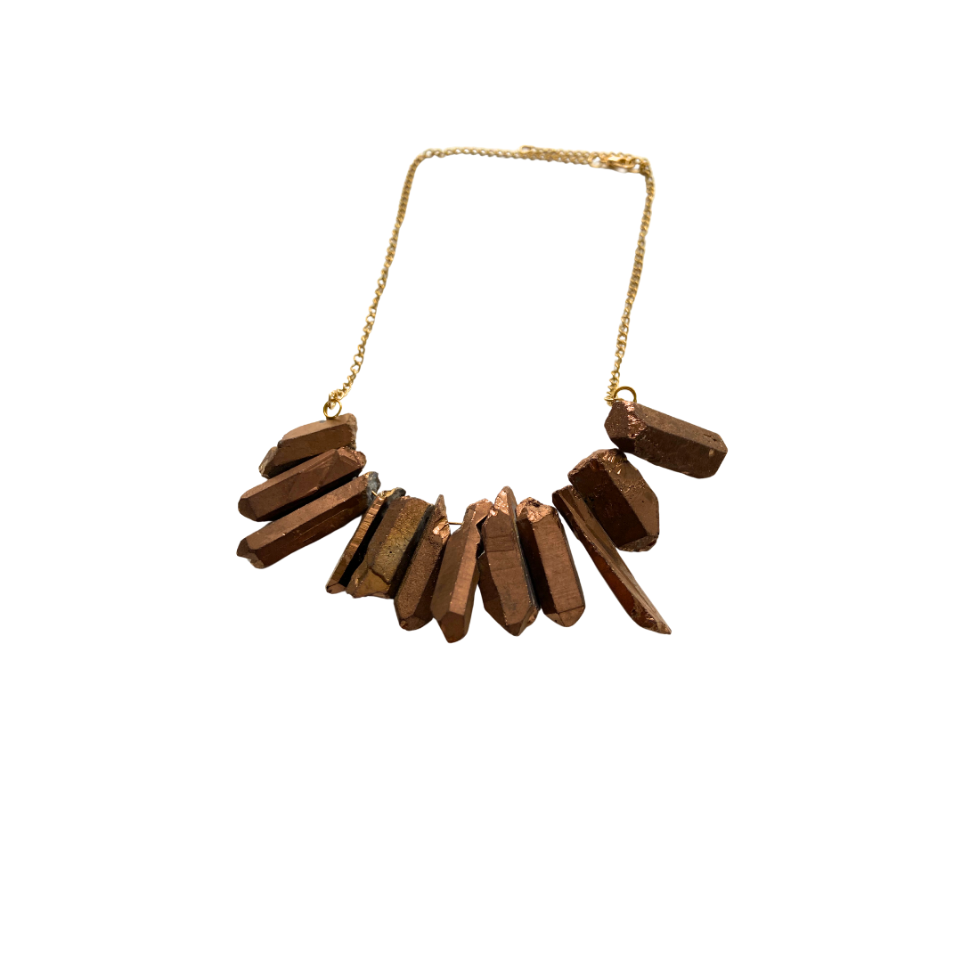 Collar de cadena decorado con cuarzo natural marrón