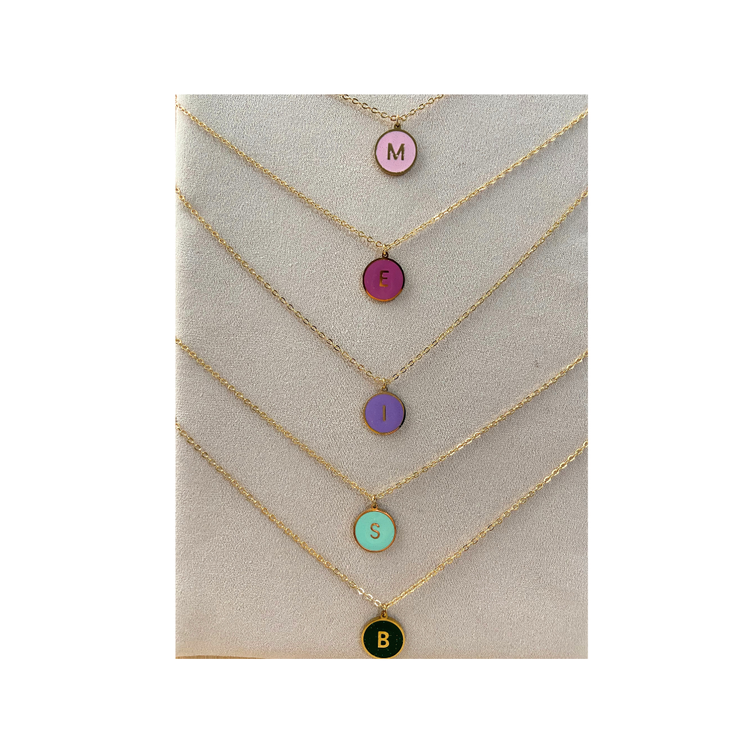Collar con inicial